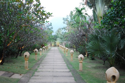 Barali Beach Resort - Malerischer Weg zum Strand