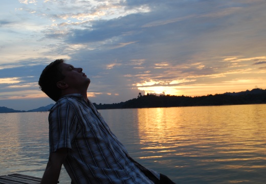 Abend im Urwald von Borneo