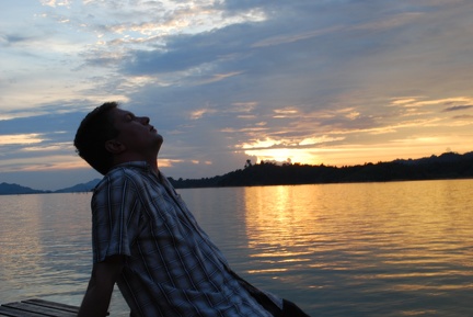 Abend im Urwald von Borneo