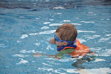 Die ersten Tauchversuche unseres Jüngsten