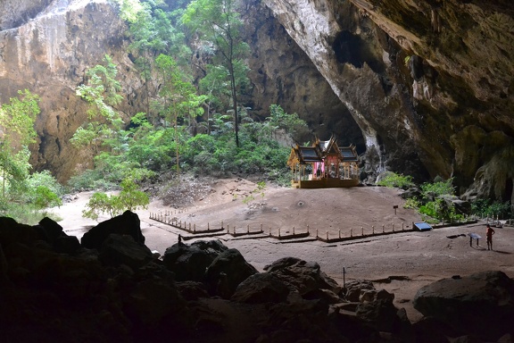 Prayanakhon Cave 006