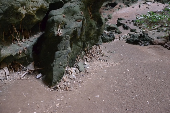 Prayanakhon Cave 012