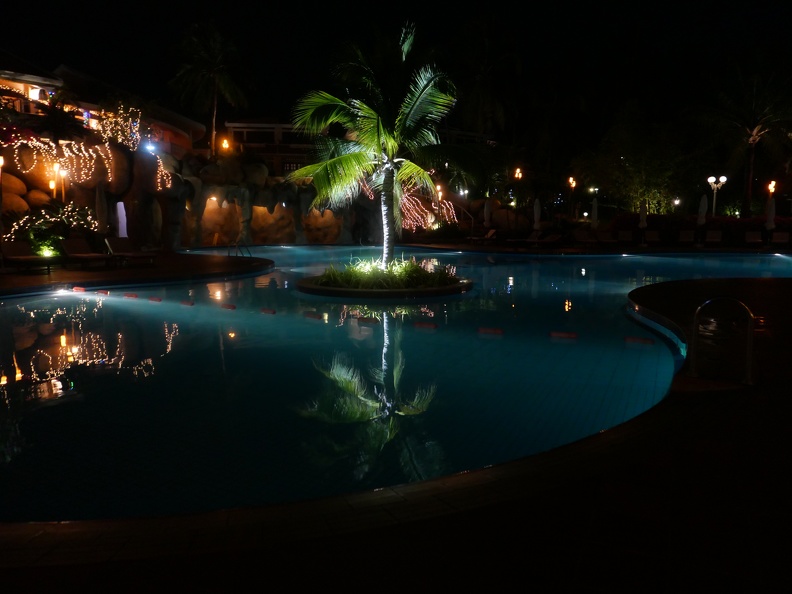 Vietnam - Mue Ne - Phu Hai Resort Pool 2.JPG