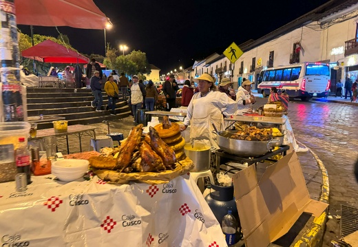 Stadtfest Cusco Meerschweinchen wie Hänchen