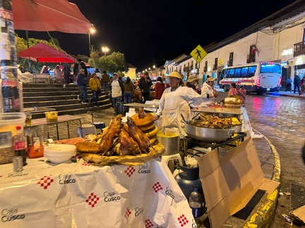 Stadtfest Cusco Meerschweinchen wie Hänchen